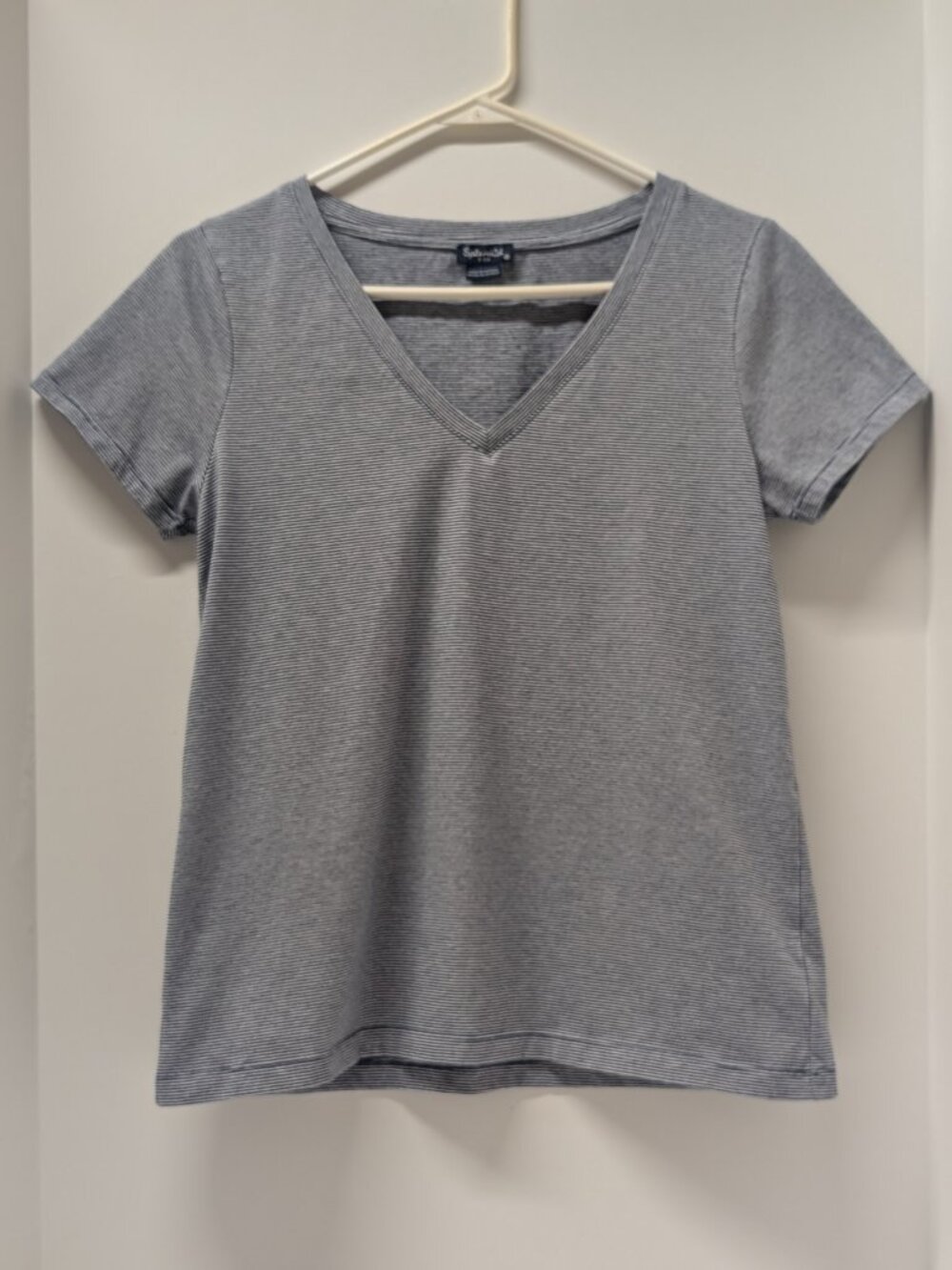 Splendid Recycled Materials Micro-Striped V-Neck T-Shirt in Navy Blue and White